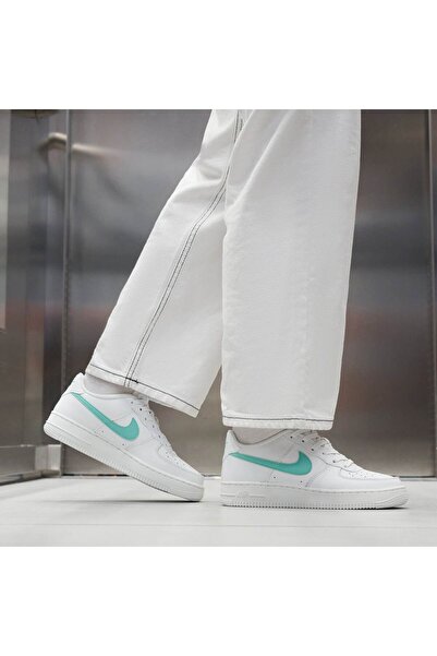 Nike حذاء إير فورس 1 لو وايت إيميرالد رايز (جي إس) dv7762 104