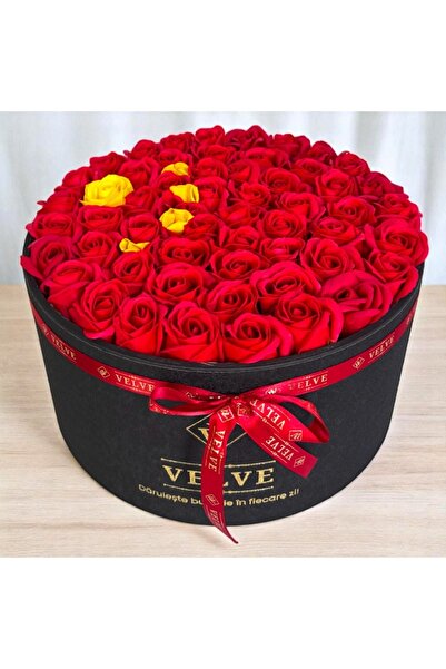 velve Aranjament floral Country, in cutie rotunda cu 55 trandafiri din sapun,...