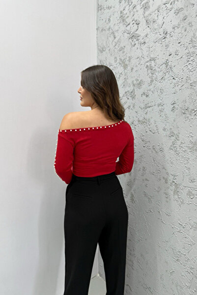 oshebu Kırmızı- Kadın İnci Detaylı Asimetrik Kesim Bluz
