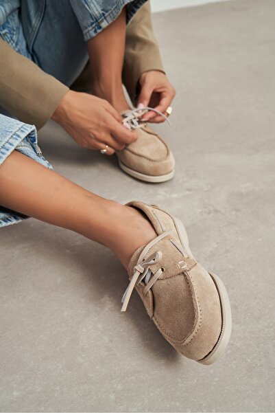 NİŞANTAŞI SHOES Javed Bej Hakiki Deri Süet Düz Taban Bağcıklı Mokasen Loafer Kadın Ayakkabı