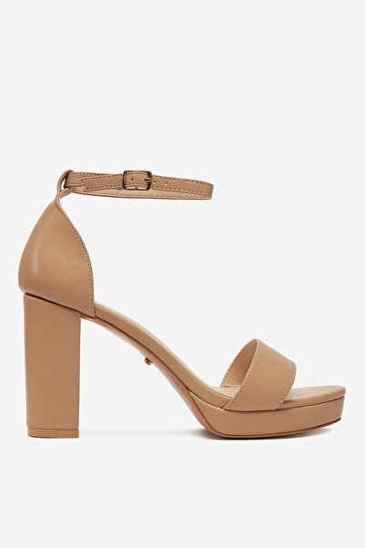 DeeZee Γυναικεία χαμηλά σανδάλια με μπεζ τακούνι, πλατφόρμα 39