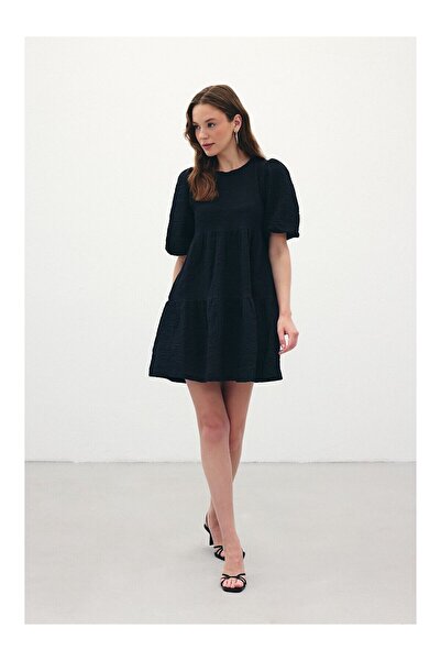 LC Waikiki Φόρεμα με μπαλόνι με λαιμόκοψη με φαρδύ σχήμα Seersucker - Μαύρο