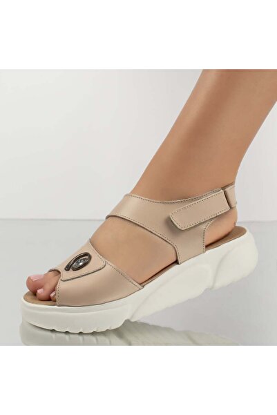 BMoD Sandale damă din piele bej cu platformă și accesoriu metalic MOD13647