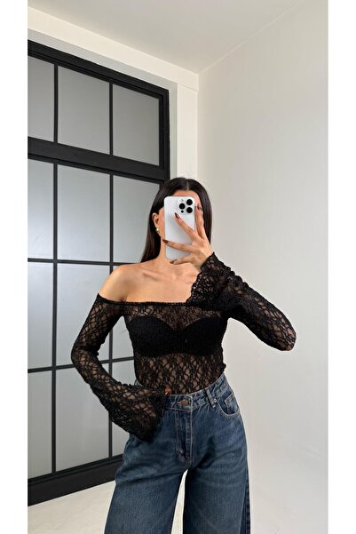 Gaus Siyah Kolu Volanlı Transparan Dantel Bluz GAUS-00463