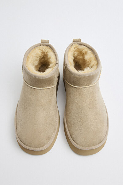 LUTVELIZADE Bot 2519 - İçi Kürklü Kalın Tabanlı Bej Süet Kadın Bot