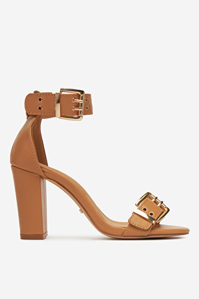 DeeZee Γυναικεία χαμηλοτάκουνα σανδάλια με μπεζ τακούνι 37