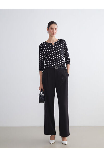 LC Waikiki Siyah Bisiklet Yaka Puantiyeli Bluz