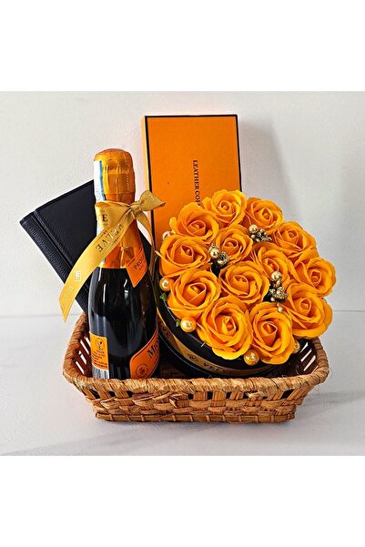 velve Boo Basket Orange, aranjament floral cu trandafiri de sapun,portofel ne...