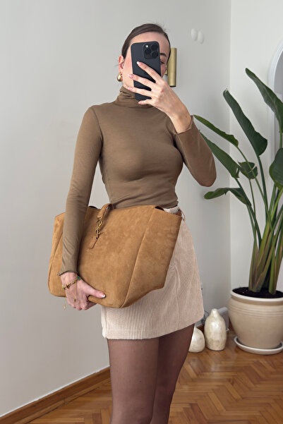 MAGARDE Endless Fabric Turtleneck Blouse - Brown