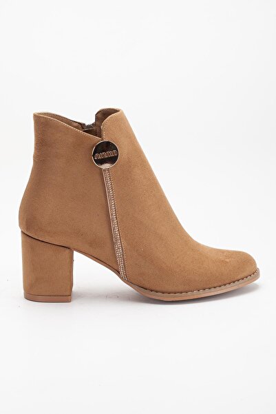 Dilimler Ayakkabı Tan γυναικείες μπότες με τακούνι από σουέτ με λεπτομέρεια από πέτρα με στρογγυλή μύτη