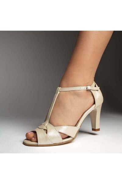 Modlet.ro Γυναικεία δερμάτινα σανδάλια με χοντρό τακούνι σε μπεζ χρώμα MOD13472