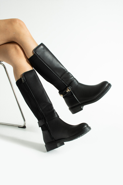 nevanın pabuçları حذاء نسائي من ميرا بتفاصيل مشبك جلدي وتصميم مريح