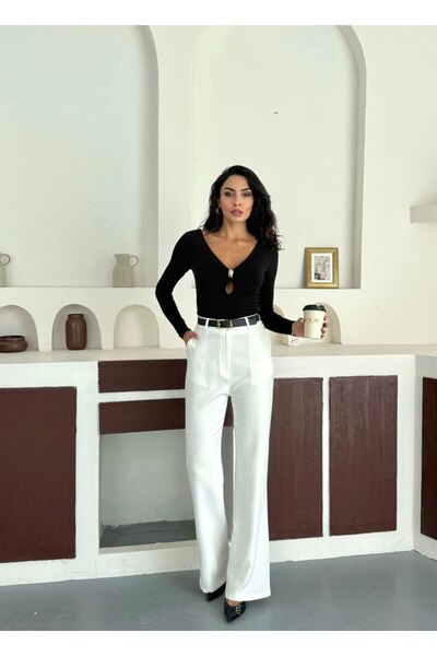 Lila Moda Bluză Sandy cu decolteu în jos și accesorii