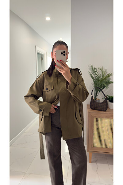 BİRCANÇİL Amara Haki Düğme Detaylı Kuşaklı Kısa Trençkot