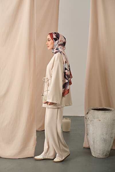 LOCCO Γυναικείο κοστούμι με πέτο με κορδόνια πέτρα