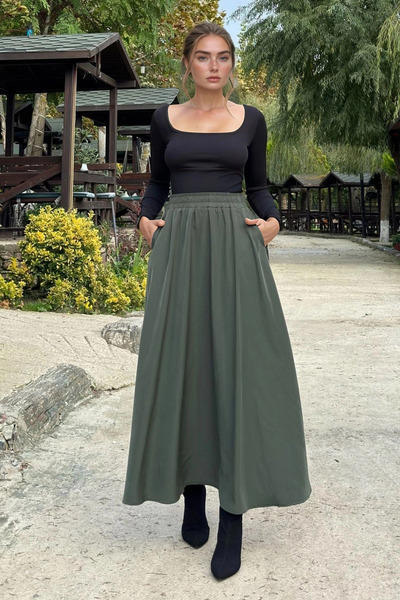 loia تنورة نسائية طويلة أنيقة باللون الكاكي بخصر مرتفع ومرن LOİA25-5197