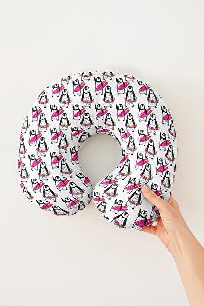 Evimde Bambaşka Pernă de gât din bumbac cu model pinguin colorat - Pernă de c...