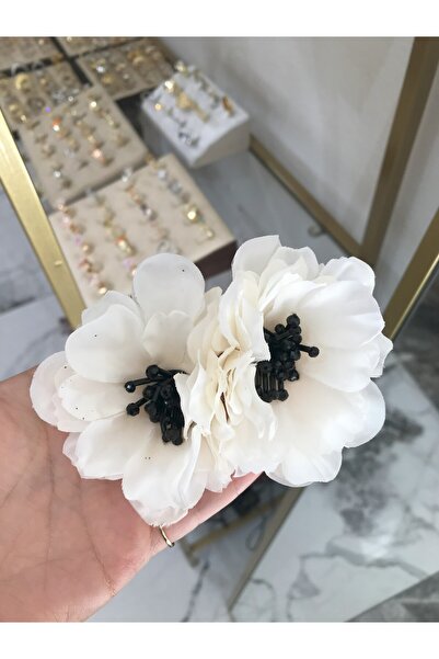 the ASEL İNCİ Muadil Brand Flower Earrings