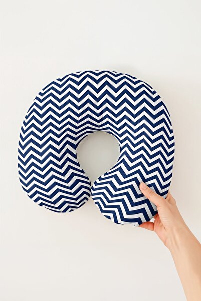 Evimde Bambaşka Pernă ergonomică pentru gât cu model în zig-zag albastru mari...