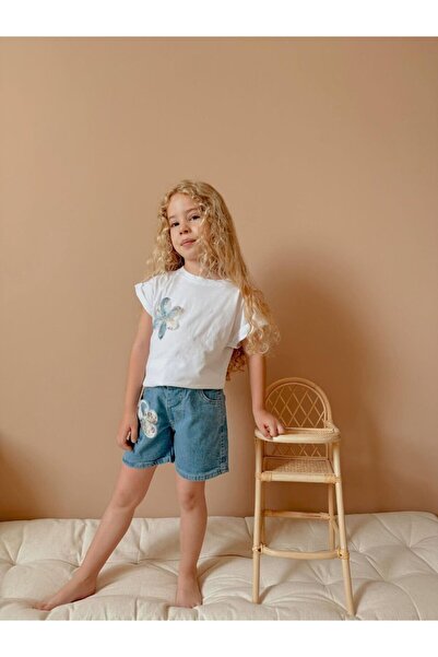 WİKİBOOM طقم شورت جينز للفتيات مع تفاصيل زهرة الزنبق باللون الأبيض