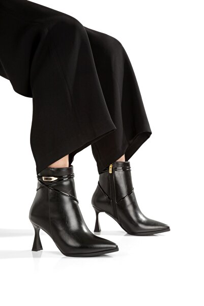 UĞURÖKÇE KADIN RUSTİK SİYAH SİVRİ BURUNLU ÖKÇELİ BOT