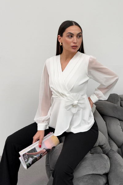 Feminist Önü Çiçekli V Yaka Bluz Beyaz 4202791