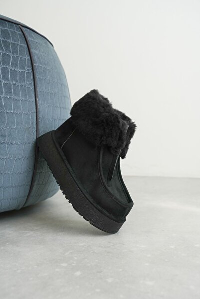 Taran حذاء نسائي من Rebeca بتفاصيل سحاب وفرو داخلي أنيق ومريح