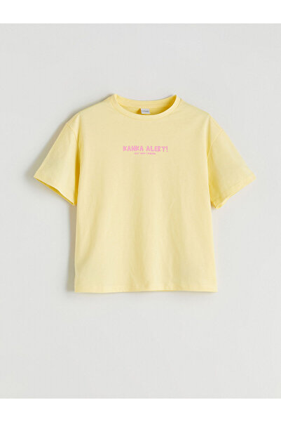 LC Waikiki تي شيرت للفتيات من Peak New Season بياقة دائرية وطباعة شعار