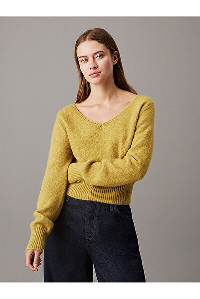 Calvin Klein Women's Fluffy Yarn V-Neck Sweater