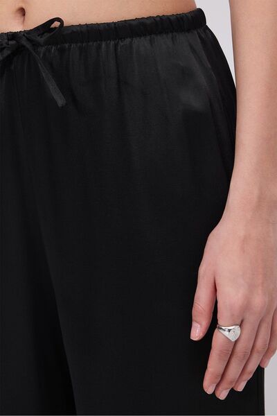 Femaura Pantolon - FM099 Model Saten Pantolon.