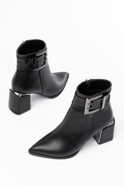 Rainon Store Dnz-400 Black Buckle Heeled Boots — the New Name of Elegance and Comfort