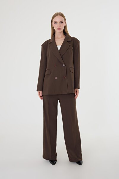 polle Set de pantaloni și jachetă maro din polivisconă, cu două rânduri de na...