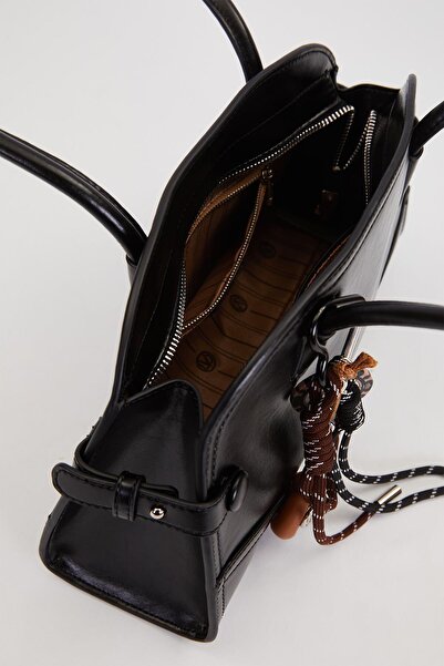 Levidor Siyah Uzun Askılı Charm Detaylı Omuz Çantası