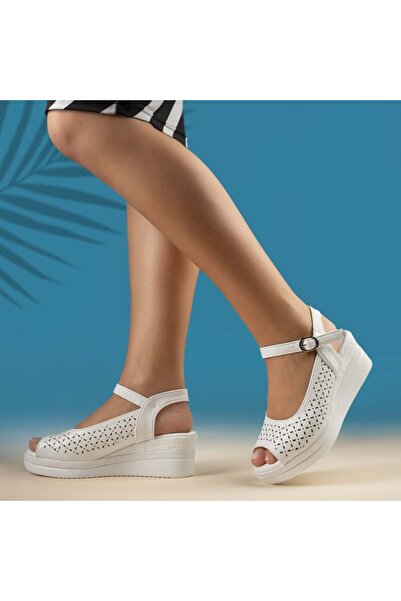 Modlet.ro Γυναικεία λευκά σανδάλια με πλατφόρμα MOD13876
