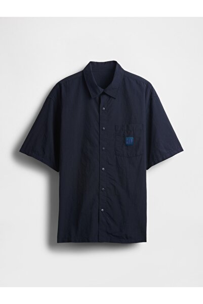 GAP Erkek Lacivert 100% Geri Dönüştürülmüş Relaxed Naylon Gömlek