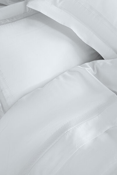 İssimo Home Charlenne - The Subtle Harmony of Immaculate Clarity