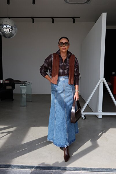 Özge Özgenç Довга джинсова спідниця з боковим застібкою-блискавкою та контрастними швами