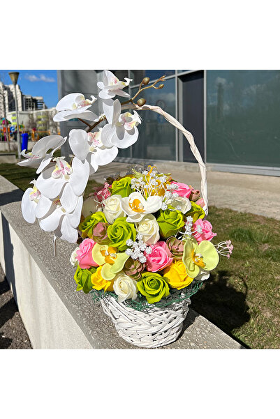 velve Cosulet Royal Orchid, cu trandafiri si orhidee de sapun, accesorizati cu flori si plante artificiale