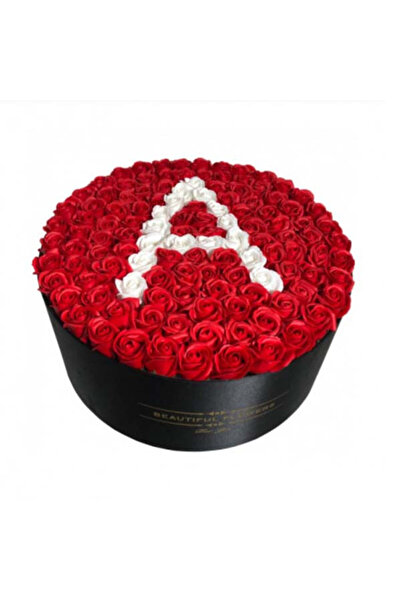 velve Aranjament floral personalizat cu litera, cutie rotunda neagra cu 135 t...