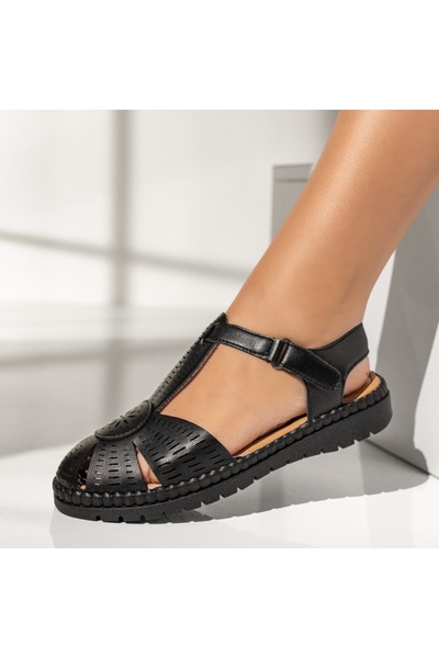 Modlet.ro Sandale negre pentru femei cu talpă joasă și perforații MOD13887