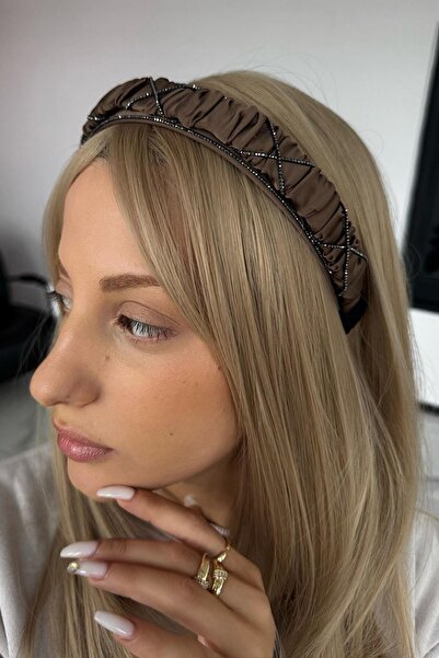 TAKIŞTIR Κορώνα με λεπτομέρεια από πέτρα σε ανοιχτό καφέ χρώμα