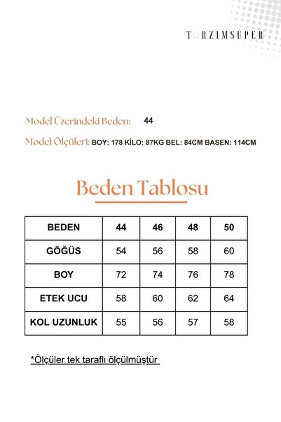 tarzımsüper Γυναικείο μπλουζάκι μεγάλου μεγέθους από κρυστάλλινο ύφασμα με λαιμόκοψη και κέντημα με λουλούδια και σχισμή