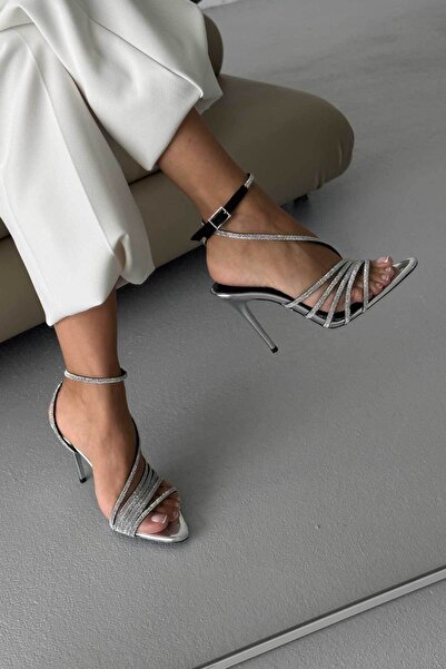 AYAKKABI PRENSİ Ariadne PIATRĂ DE ARGINT