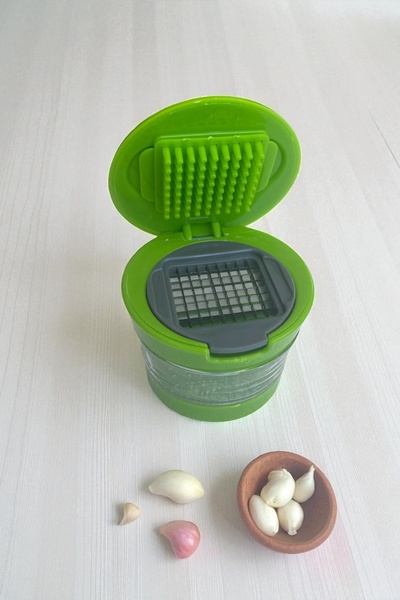 Dore Voir Garlic Press/ Garlic Crushing Tool with 2 Model Crushing Heads