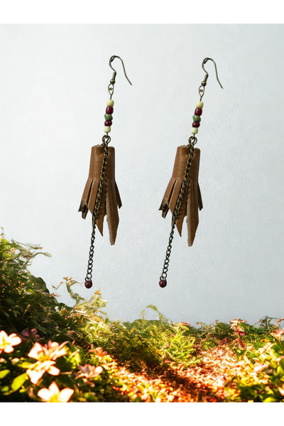 Derili Dükkan Hakiki Deri Püsküllü Sallantılı Küpe – Boncuk Detaylı El Yapımı Tasarım