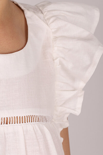 armonika Γυναικεία κοντή μπλούζα με λευκή λαιμόκοψη με βολάν με λεπτομέρεια από δαντέλα ARM-25Y001101