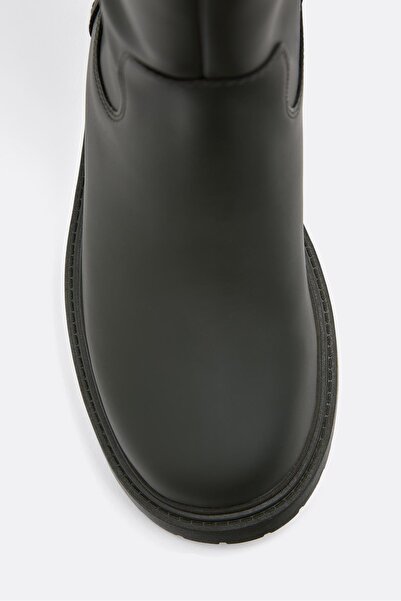 Stradivarius KAUÇUK GÖRÜNÜMLÜ DÜZ ÇİZMELER