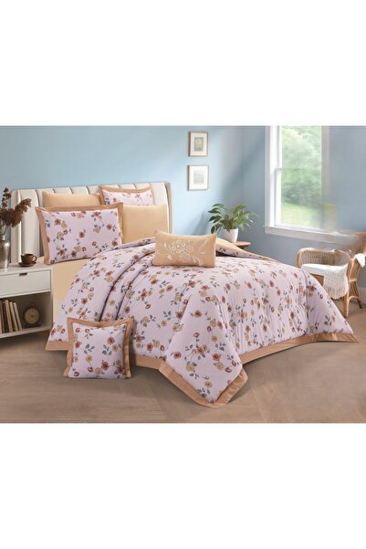 SNOOZYL A king-size bed sheet with a floral design and a cotton filling to add elegance and beauty.
