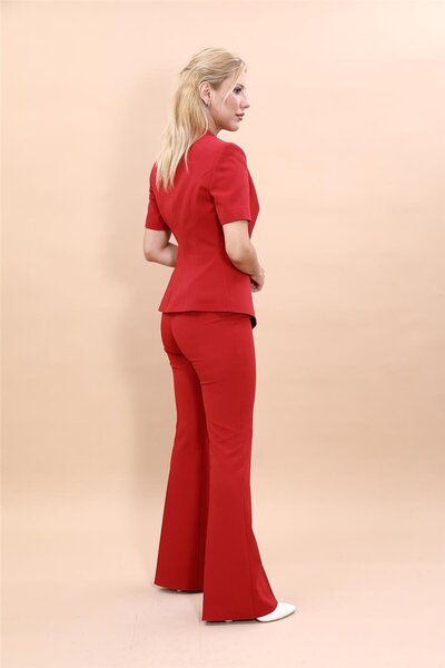 ÖNDER ÖZSOY Hakim Yaka Yandan Tokalı Çapraz Ceket & İspanyol Paça Pantolon-Kırmızı