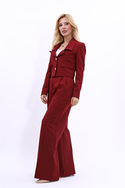 ÖNDER ÖZSOY Düşük Yaka Mini Ceket & Yüksek Bel Pileli Bol Paça Pantolon Takım-bordo